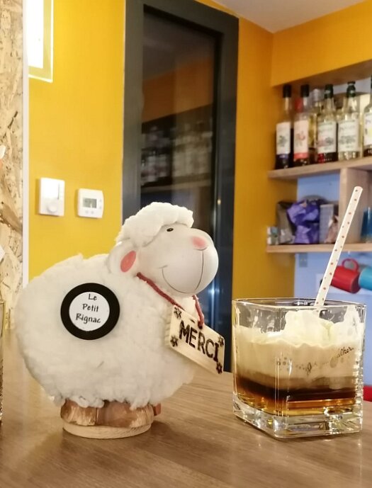 mouton sur le comptoir - fv